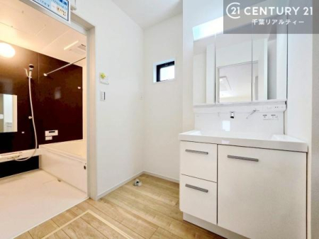 ���ʑ�E���ʏ� �O�ʋ��d�l�̐��ʏ��́A�g�����Ȃ݂����₷������I���͎��[�ɂȂ��Ă��܂��B�h���C���[�₨���ϓ����Еt������̂Ő��ʑ������X�b�L���ƌ����邱�Ƃ��o���܂��I�����t�����ʏ��Ȃ̂Ŋ��C����������ł��܂��I