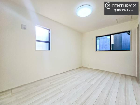 ���r���O�ȊO�̋��� �V���v���Ƀf�U�C������Ă��邽�߁A�Ƌ��I�т܂���I
���C�ɓ���̉Ƌ��u���Ă��낰���Ԃ���邱�Ƃ��ł��܂��B