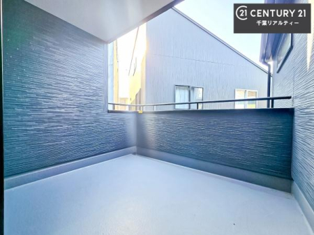 �o���R�j�[ �C���i�[�o���R�j�[�I�������t���Ă���̂ŁA�}�ɉJ���~���Ă��G��ɂ������S�I�������������J�b�g���Ă����̂ŁA���V�C�̗ǂ����́A���O�֏o�Đ[�ċz����̂��悳�����ł��I