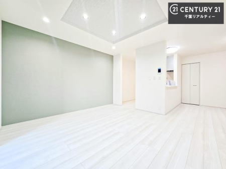 ���r���O �S�n�ǂ����r���O�͉Ƒ������R�ƏW�܂�܂��B�Ƒ��c�R�̎��Ԃ����������ł��B���Ƒ��ƁA����w�[���������Ԃ��߂��������ł��ˁB