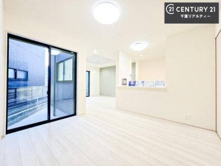 ���r���O �D�����z���܂肪���r���O����ł���ċ��S�n�̗ǂ���Ԃ����o���Ă���܂��I
���났�̎��Ԃ��߂����܂��I