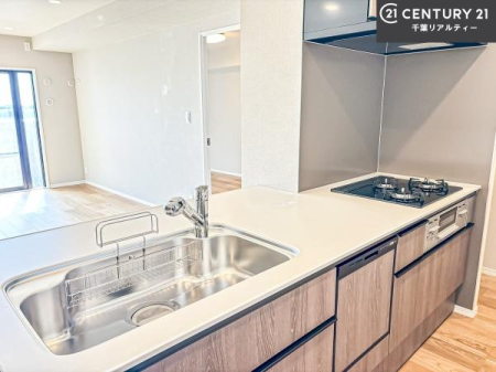 �L�b�`�� ���C�h�ȃV���N�ł��ˁI�������˂ɂ������������₷���Ǝ����y�X�d�l�̃V�X�e���L�b�`���ł��I
�f�U�C�����Ƌ@�\�������˂��L�b�`���Ő�����������܂��ˁI