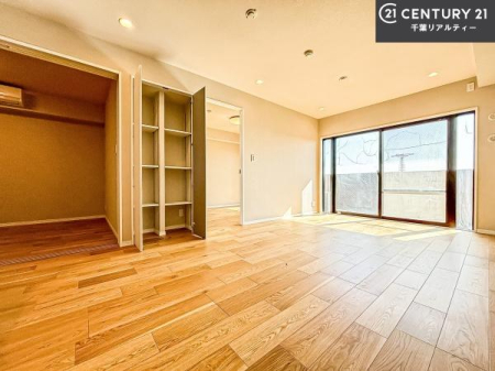 ���r���O �D�����z���܂肪���r���O����ł���ċ��S�n�̗ǂ���Ԃ����o���Ă���܂��I
���났�̎��Ԃ��߂����܂��I