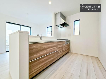 �L�b�`�� ��Ƃ肠�钲���X�y�[�X�ō�Ƃ����₷�����K�ȃL�b�`���ł��I
���q�l�ƈꏏ�ɂ��َq������y���߂�L�X�X�y�[�X�ł��B�y�����������ԂɂȂ肻���ł��ˁI