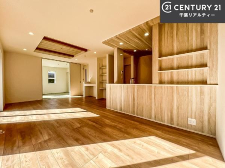 ���r���O �傫�ȑ����炽���Ղ�̗z���������閾�邢���r���O�B�J�����̂��郊�r���O�ŉƑ��c���̂��났�̎��Ԃ��߂����܂��B