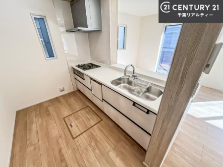 �L�b�`�� ��l�C�̑Ζʎ��V�X�e���L�b�`�����̗p���Ă��܂��I���Ƒ��̃R�~���j�P�[�V���������R�Ƒ�����݌v�ł��B
���q�l�ɂ��ڂ��͂��̂Ŋ������ł��ˁB�L�X�g���ĉ��K�ɍ�Ƃ��i�݂܂��B