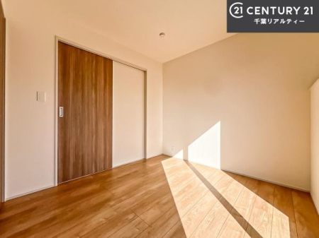 �Q�� �V���v���Ƀf�U�C������Ă��邽�߁A�Ƌ��I�т܂���I
���C�ɓ���̉Ƌ��u���Ă��낰���Ԃ���邱�Ƃ��ł��܂��B