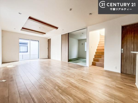 ���r���O �S�n�ǂ����r���O�͉Ƒ������R�ƏW�܂�܂��B�Ƒ��c�R�̎��Ԃ����������ł��B���Ƒ��ƁA����w�[���������Ԃ��߂��������ł��ˁB