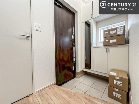 ���� �V���[�Y�{�b�N�X�t���Ȃ̂ŁA���ւ��Еt�����|�������₷���ł��I
�X�b�L���������ւŌ˂��J�����u�ԁA�������̂���S�n������Ԃ��o�}���Ă���܂��B