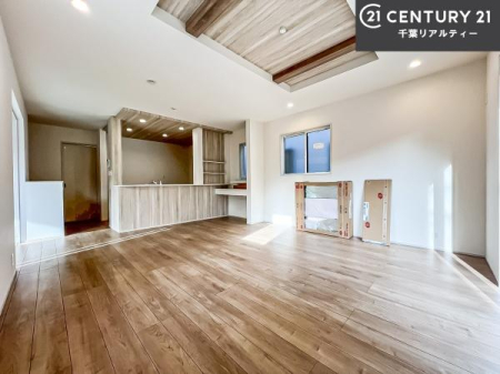 ���r���O �傫�ȑ����炽���Ղ�̗z���������閾�邢���r���O�B�J�����̂��郊�r���O�ŉƑ��c���̂��났�̎��Ԃ��߂����܂��B