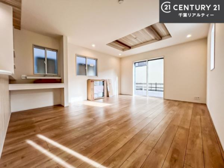 ���r���O �S�n�ǂ����r���O�͉Ƒ������R�ƏW�܂�܂��B�Ƒ��c�R�̎��Ԃ����������ł��B���Ƒ��ƁA����w�[���������Ԃ��߂��������ł��ˁB