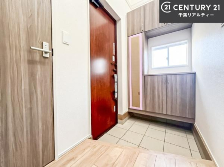 ���� �V���[�Y�{�b�N�X�t���Ȃ̂ŁA���ւ��Еt�����|�������₷���ł��I
�X�b�L���������ւŌ˂��J�����u�ԁA�������̂���S�n������Ԃ��o�}���Ă���܂��B