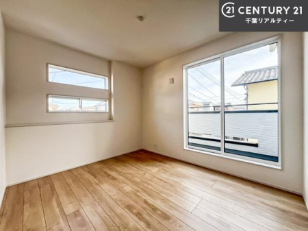 �m�� �o���R�j�[�ɖʂ��Ă���m���ł��B���邭�����肪����A���C����������ł��܂��I���N���āA�O�ɏo�Ĕw�L�т����[�ċz�����ǂ������}������邱�Ƃ��ł��܂��B