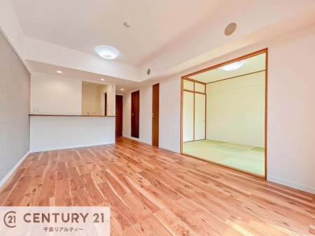 ���r���O ��؂ȉƑ����W�܂邩�炱��LDK�ɂ͂�����肽���B
�q�����������C�ɏ΂��Ȃ��瑖�����Ă���p�����������u�L���Ƃɂ��ėǂ������v�Ǝv���u�Ԃł��B