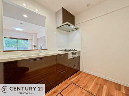 �L�b�`�� ��l�C�̑Ζʎ��V�X�e���L�b�`�����̗p���Ă��܂��I���Ƒ��̃R�~���j�P�[�V���������R�Ƒ�����݌v�ł��B
���q�l�ɂ��ڂ��͂��̂Ŋ������ł��ˁB���[�͂�����܂��I