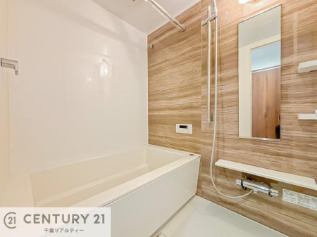 ���� ������Ƃ����������̂���o�X���[���I���K�ȃo�X�^�C��������܂��I
1���̔�����������Ɩ����Ă����f�G�ȃ����N�[�[�V������ԂɂȂ肻���ł��ˁB