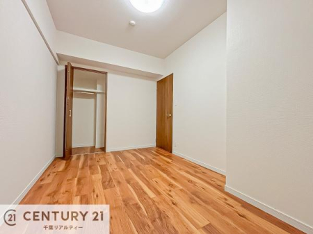 �q������ ���[�X�y�[�X�����t���Ă���̂ŁA�}�ȗ��q���ł��U�炩��������������T�b�ƕЂÂ����đ�ϕ֗��ł��I�ǖʂ��L�X���Ă���̂ŁA�׋�����x�b�h�̒u����ɍ���܂���I