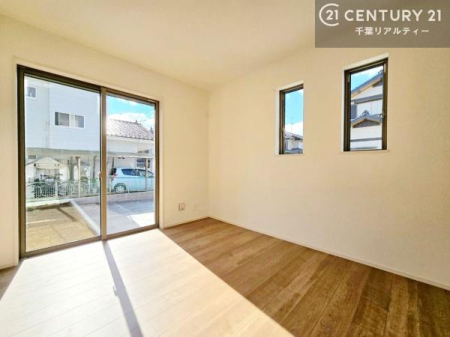 �m�� ���r���O�Ɨאڂ����m���́A�Ǝ��̋x�e�X�y�[�X��L�b�Y�X�y�[�X�Ƃ��Ċ��p����̂��悳�����ł��ˁI
���[�X�y�[�X�����Ă��܂��I

