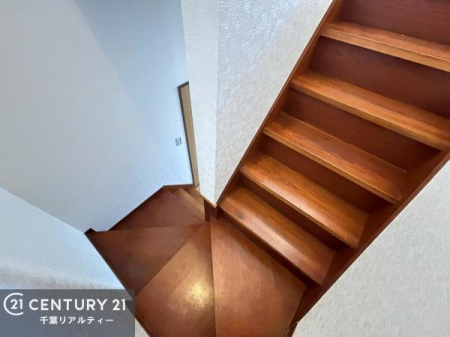 ���̑����� �K�i�́A���邭��������������ƌ�����̂œ����͊K�i�̏�艺�肪���S�I