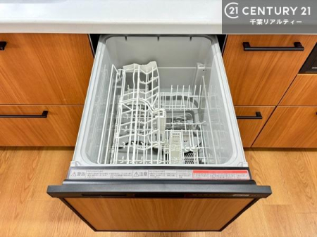 �L�b�`�� �H��@�t���̃L�b�`���ł��I�Z���������r��h�~�Ƃ��đ�ϊ��􂷂�֗��Ȏd�l�ł��I�r���g�C���Ȃ̂ŃL�b�`���̏ꏊ����炸�����X�y�[�X���L���g�����Ƃ��o���܂��I