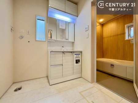 ���ʑ�E���ʏ� �O�ʋ��d�l�̐��ʏ��́A�g�����Ȃ݂����₷������I���͎��[�ɂȂ��Ă��܂��B�h���C���[�₨���ϓ����Еt������̂Ő��ʑ������X�b�L���ƌ����邱�Ƃ��o���܂��I