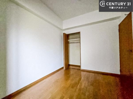 �q������ ���[�X�y�[�X���t���Ă���̂ŁA�}�ȗ��q���ł��U�炩��������������T�b�ƕЂÂ����đ�ϕ֗��ł��I�ǖʂ��L�X���Ă���̂ŁA�׋�����x�b�h�̒u����ɍ���܂���I