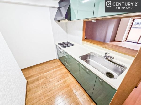 �L�b�`�� ��Ƃ肠�钲���X�y�[�X�ō�Ƃ����₷�����K�ȃL�b�`���ł��I
���q�l�ƈꏏ�ɂ��َq������y���߂�L�X�X�y�[�X�ł��B�y�����������ԂɂȂ肻���ł��ˁI