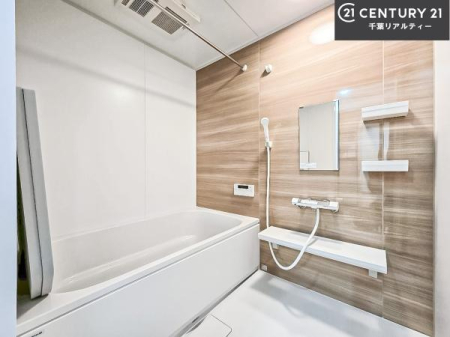 ���� �������������l�̕��͋C�̃o�X���[���́A�����o�Ă��ăo�X�^�C�����[���I
���d���撣���Ă��邲�J���ɂ��D�݂̓����̓����܂����āA�y����ł݂Ă͂������ł��傤���H
