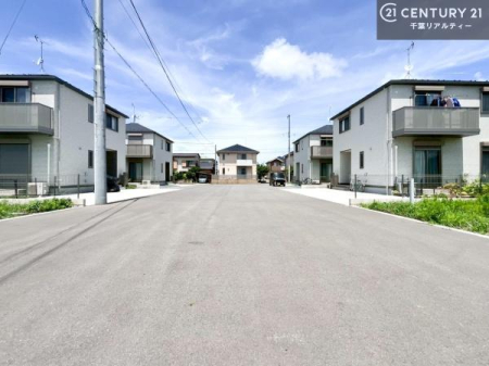 �O�ʓ��H�܂ތ��n�ʐ^ ������������Z��X�A���͂ɂ͍����������Ȃ��A�󂪍L���J����������A
�z�����傫���Ղ��邱�Ƃ�����܂���B�C�����̗ǂ������ʂ蔲����X���݂ł�
