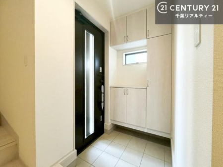 ���� �V���[�Y�{�b�N�X�t���Ȃ̂ŁA���ւ��Еt�����|�������₷���ł��I
�X�b�L���������ւŌ˂��J�����u�ԁA�������̂���S�n������Ԃ��o�}���Ă���܂��B
