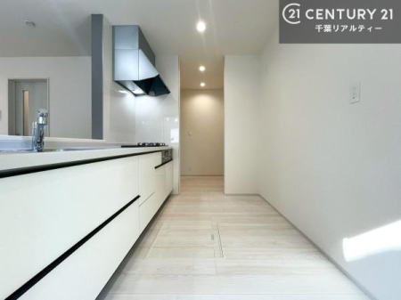 �L�b�`�� ��Ƃ肠�钲���X�y�[�X�ō�Ƃ����₷�����K�ȃL�b�`���ł��I
���q�l�ƈꏏ�ɂ��َq������y���߂�L�X�X�y�[�X�ł��B�y�����������ԂɂȂ肻���ł��ˁI