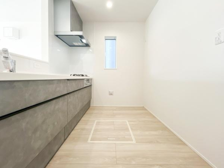 �L�b�`�� ��Ƃ肠�钲���X�y�[�X�ō�Ƃ����₷�����K�ȃL�b�`���ł��I
���q�l�ƈꏏ�ɂ��َq������y���߂�L�X�X�y�[�X�ł��B�y�����������ԂɂȂ肻���ł��ˁI