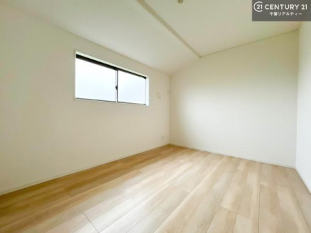 �m�� �V���v���Ƀf�U�C������Ă��邽�߁A�Ƌ��I�т܂���I
���C�ɓ���̉Ƌ��u���Ă��낰���Ԃ���邱�Ƃ��ł��܂��B