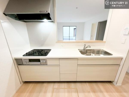 �L�b�`�� ��Ƃ肠�钲���X�y�[�X�ō�Ƃ����₷�����K�ȃL�b�`���ł��I
���q�l�ƈꏏ�ɂ��َq������y���߂�L�X�X�y�[�X�ł��B�y�����������ԂɂȂ肻���ł��ˁI