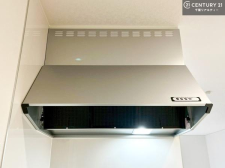 �L�b�`�� �L�b�`���ɂ͏���������A���R������荞�݂Ȃ��犷�C���X���[�Y�B���邭���K�Ȓ�����Ԃ��������Ă��܂��B���C����������ł��܂��I