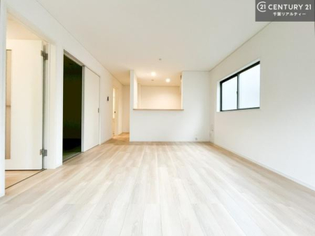 ���r���O �D�����z���܂肪���r���O����ł���ċ��S�n�̗ǂ���Ԃ����o���Ă���܂��I
���R�ƉƑ����W����b��������S�n�悢��ԁI