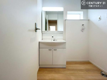 ���ʑ�E���ʏ� �O�ʋ��d�l�̐��ʏ��́A�g�����Ȃ݂����₷������I���͎��[�ɂȂ��Ă��܂��B�h���C���[�₨���ϓ����Еt������̂Ő��ʑ������X�b�L���ƌ����邱�Ƃ��o���܂��I