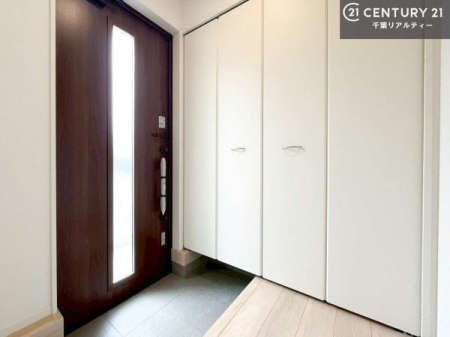 ���� �V���[�Y�{�b�N�X�t���Ȃ̂ŁA���ւ��Еt�����|�������₷���ł��I
�X�b�L���������ւŌ˂��J�����u�ԁA�������̂���S�n������Ԃ��o�}���Ă���܂��B
