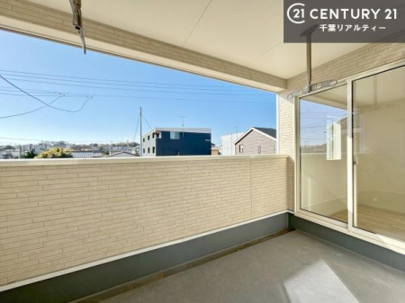 �o���R�j�[ 2��������o����\�ȃo���R�j�[�̂��߁A���󕨂�z�c�������X���[�Y�ɍs���A���X�̉Ǝ������ɗD��Ă��܂��B�����̋������痘�p�ł��邱�ƂŎg�����肪�ǂ��A�����X�^�C���ɍ��킹���_��Ȏg�������\�B