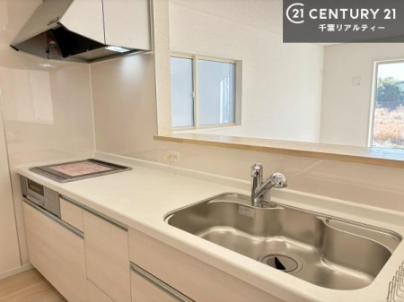 �L�b�`�� ��l�C�̑Ζʎ��V�X�e���L�b�`�����̗p���Ă��܂��I���Ƒ��̃R�~���j�P�[�V���������R�Ƒ�����݌v�ł��B
���q�l�ɂ��ڂ��͂��̂Ŋ������ł��ˁB�L�X�g���ĉ��K�ɍ�Ƃ��i�݂܂��B