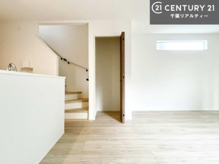 ���[ ���r���O�Ɏ��[�����邩��A�U�炩�肪���ȏ�������ʒu�ցB�S�n�悢��炵���x���܂��B