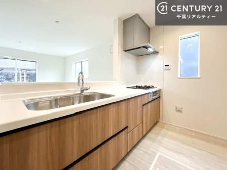 �L�b�`�� ��l�C�̑Ζʎ��V�X�e���L�b�`�����̗p���Ă��܂��I���Ƒ��̃R�~���j�P�[�V���������R�Ƒ�����݌v�ł��B
���q�l�ɂ��ڂ��͂��̂Ŋ������ł��ˁI�L�X�g���ĉ��K�ɍ�Ƃ��i�݂܂��B