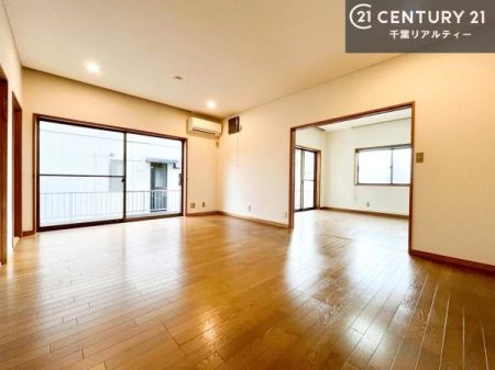 ���r���O �J�����̂���L�XLDK�I�\�t�@�[��_�C�j���O�e�[�u����u���Ă������ɂȂ�Ȃ��̂ŉ��K�ɉ߂����܂��I�R�~���j�P�[�V���������₷�����r���O�ł��I