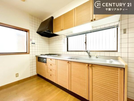 �L�b�`�� ��Ƃ����₷���V�X�e���L�b�`���ł��I���[����������t���Ă���̂ŁA�����X�y�[�X�ɕ���u���Ȃ��čςނ̂ŁA�L�X�g���āA���K�ɍ�Ƃ��ł��܂��I