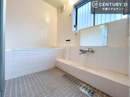 ���� ������Ƃ����������̂���o�X���[���I���K�ȃo�X�^�C��������܂��I
1���̔�����������Ɩ����Ă����f�G�ȃ����N�[�[�V������ԂɂȂ肻���ł��ˁB