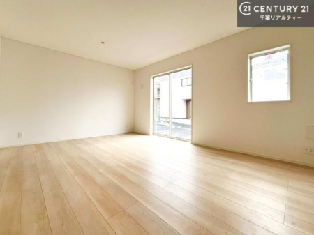 ���r���O �D�����z���܂肪���r���O����ł���ċ��S�n�̗ǂ���Ԃ����o���Ă���܂��I
���R�ƉƑ����W����b��������S�n�悢��ԁI