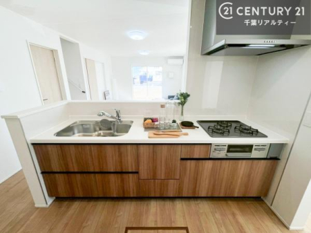 �L�b�`�� ��Ƃ����₷���V�X�e���L�b�`���ł��I���[����������t���Ă���̂ŁA�����X�y�[�X�ɕ���u���Ȃ��čςނ̂ŁA�L�X�g���āA���K�ɍ�Ƃ��ł��܂��I