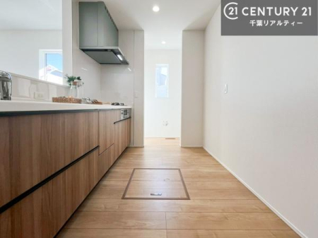 �L�b�`�� ��Ƃ肠�钲���X�y�[�X�ō�Ƃ����₷�����K�ȃL�b�`���ł��I
���q�l�ƈꏏ�ɂ��َq������y���߂�L�X�X�y�[�X�ł��B�y�����������ԂɂȂ肻���ł��ˁI