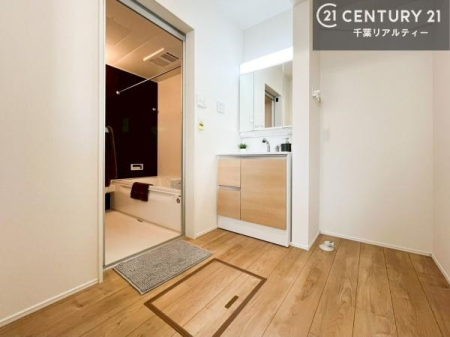 ���ʑ�E���ʏ� �O�ʋ��d�l�̐��ʏ��́A�g�����Ȃ݂����₷������I���͎��[�ɂȂ��Ă��܂��B�h���C���[�₨���ϓ����Еt������̂Ő��ʑ������X�b�L���ƌ����邱�Ƃ��o���܂��I