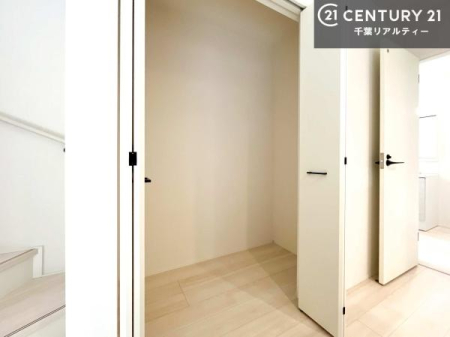 ���[ �p���g���[�t���I���Ă�������A�H�ނ̃X�g�b�N���X�b�L�����ڂ��邱�Ƃ��ł��܂��I
���񌻒n�ł��m���߂��������B